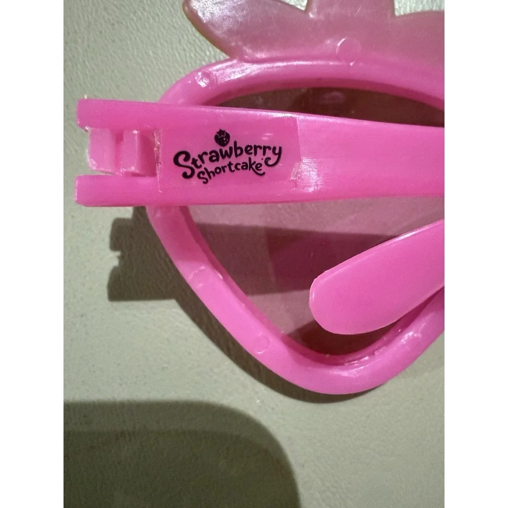 2003 Strawberry Shortcake Bracelet W/Strawberry Sunglasses (2012)